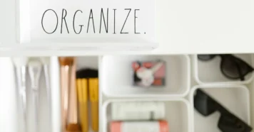 Dicas infalíveis para organizar maquiagem no banheiro